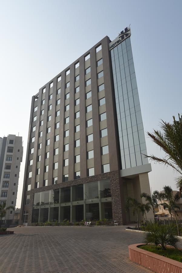 Hotel H - Sandhill Hotels Private Limited Ānand Kültér fotó