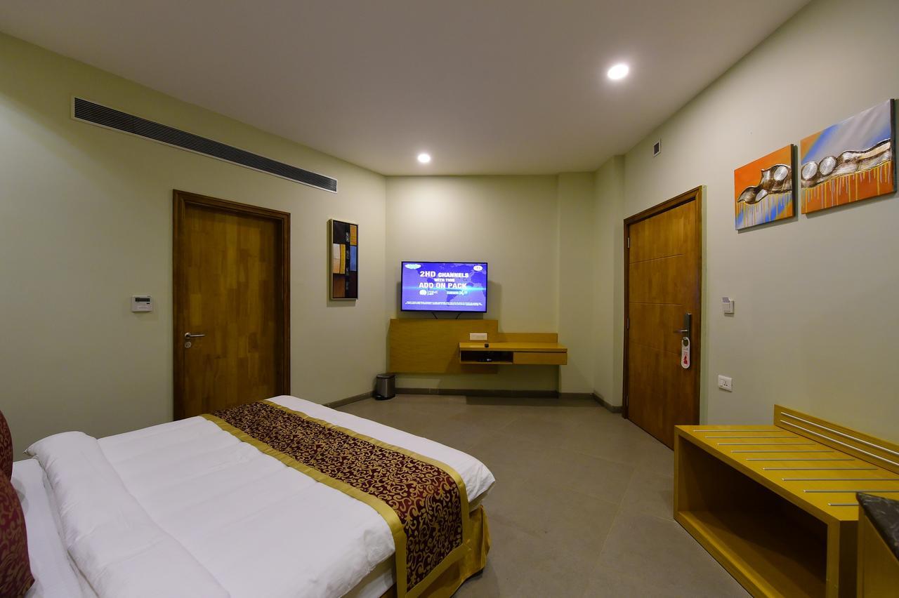Hotel H - Sandhill Hotels Private Limited Ānand Kültér fotó