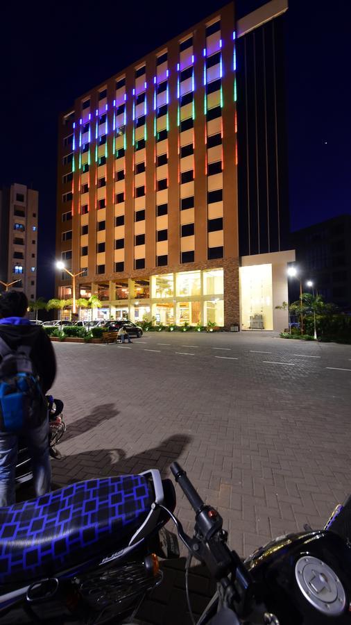 Hotel H - Sandhill Hotels Private Limited Ānand Kültér fotó