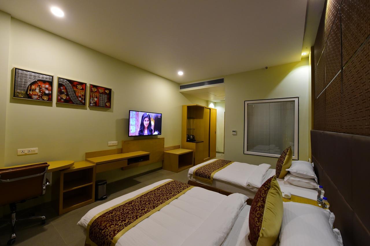 Hotel H - Sandhill Hotels Private Limited Ānand Kültér fotó